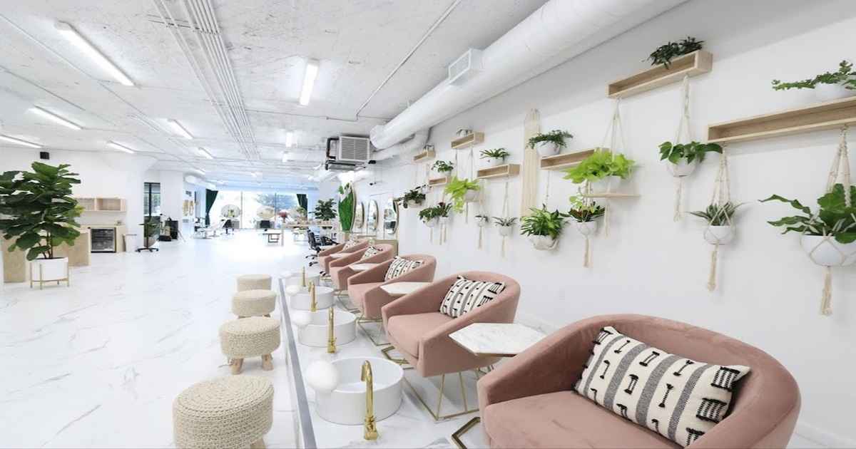 دیزاین سالن زیبایی با گل