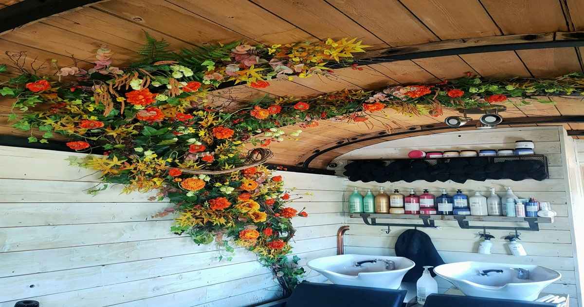 دیزاین سالن زیبایی با گل